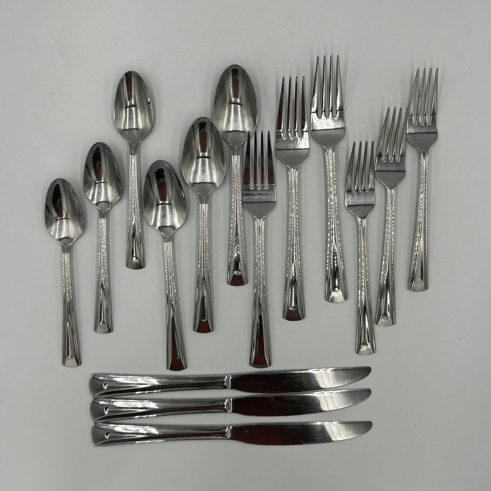 Oneida Stainless Flatware 3 Place Settings Spoon Fork Knives Dinner Table‎